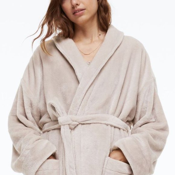 (NWT) H&M - taupe fleece bath robe - Picture 3 of 7